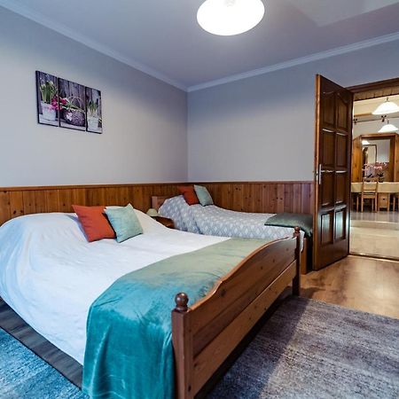 Estike Apartman Gyula Exterior photo