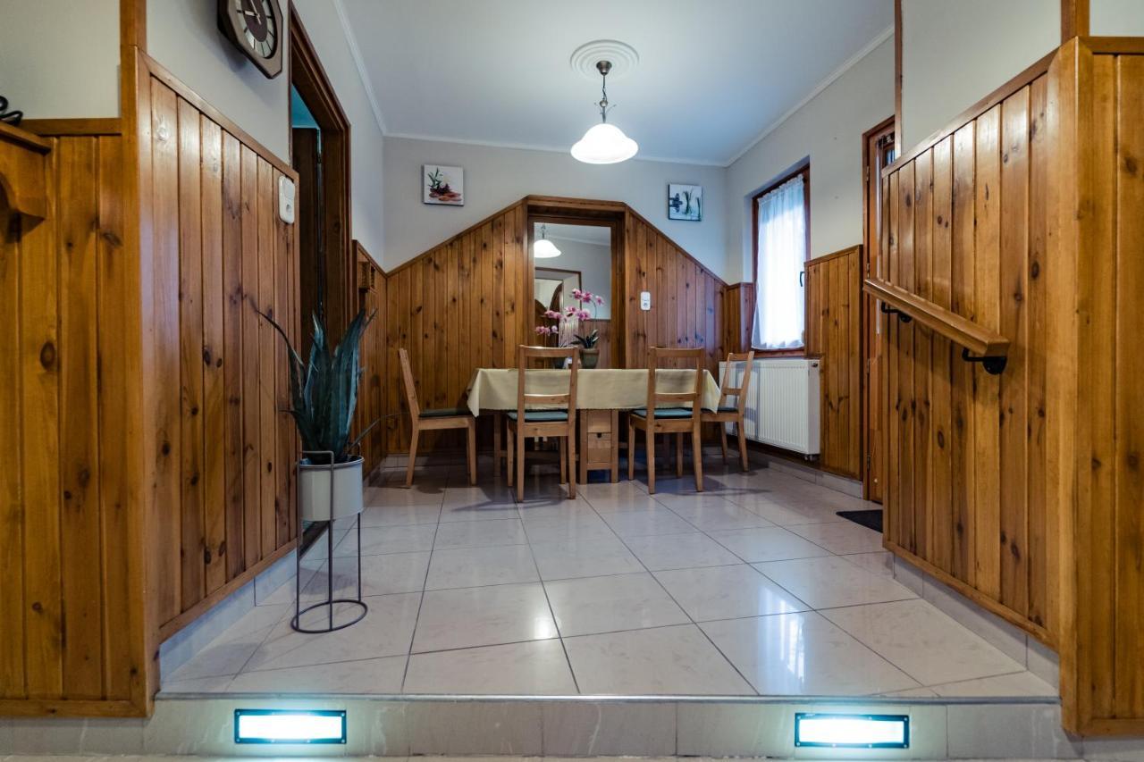 Estike Apartman Gyula Exterior photo