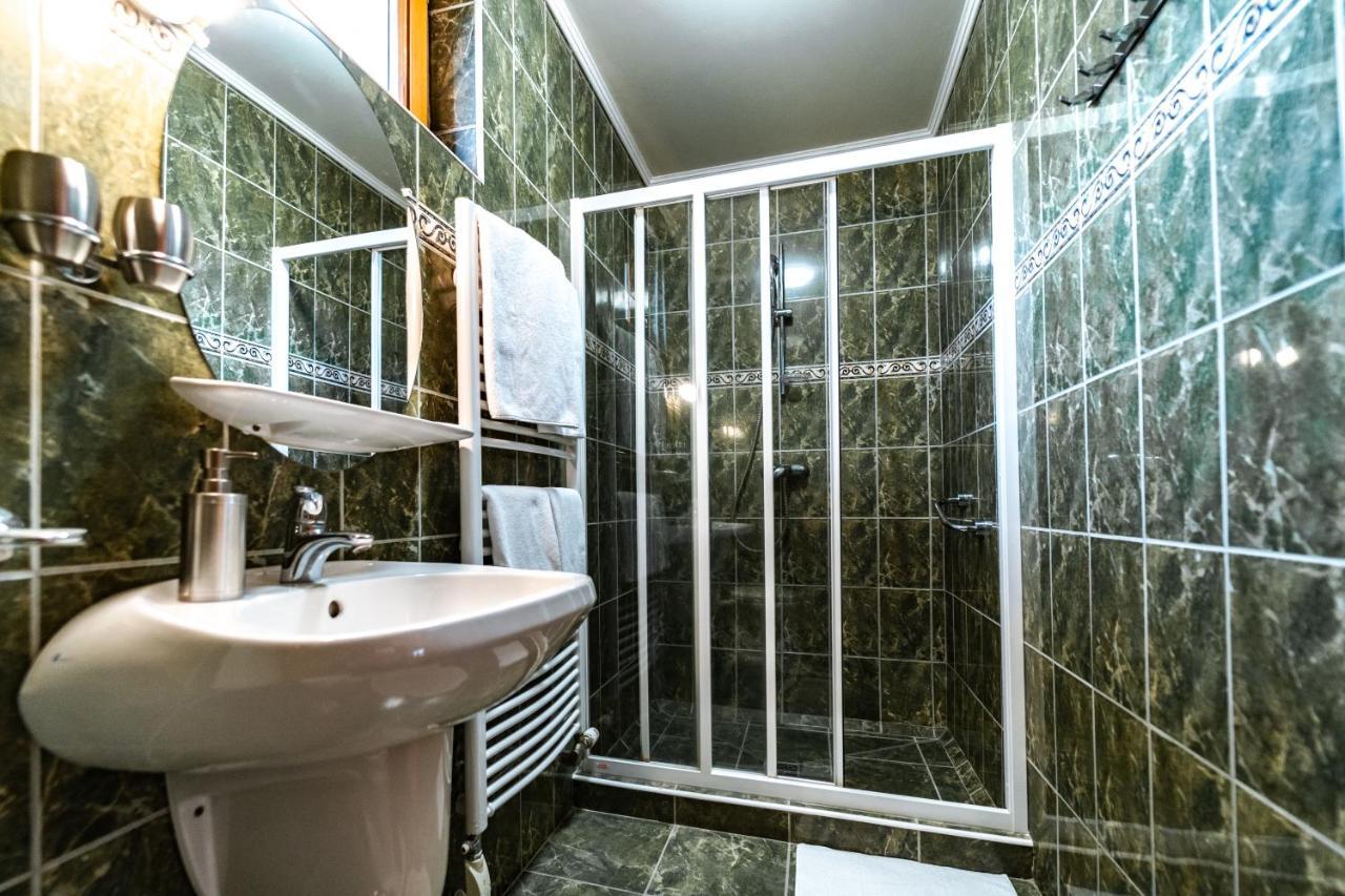 Estike Apartman Gyula Exterior photo