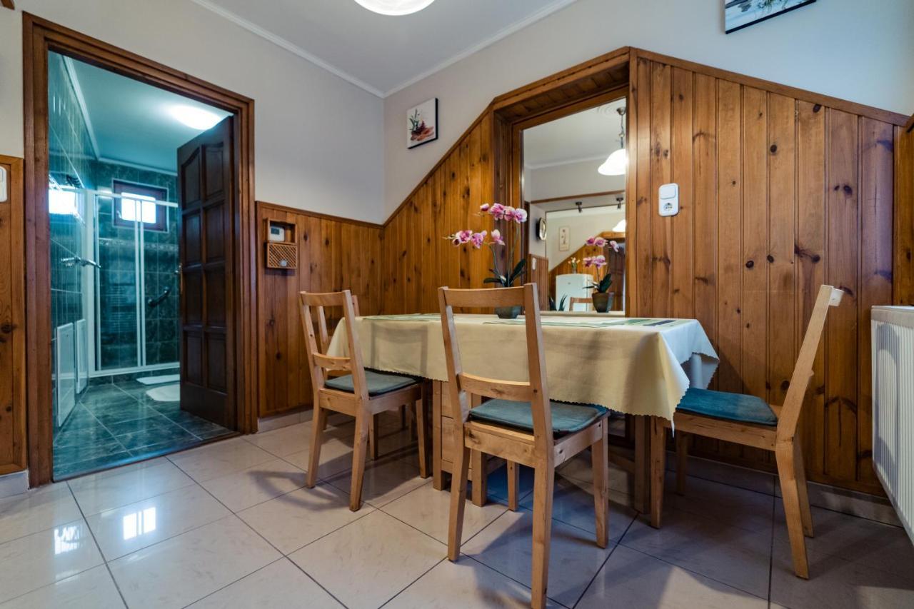 Estike Apartman Gyula Exterior photo