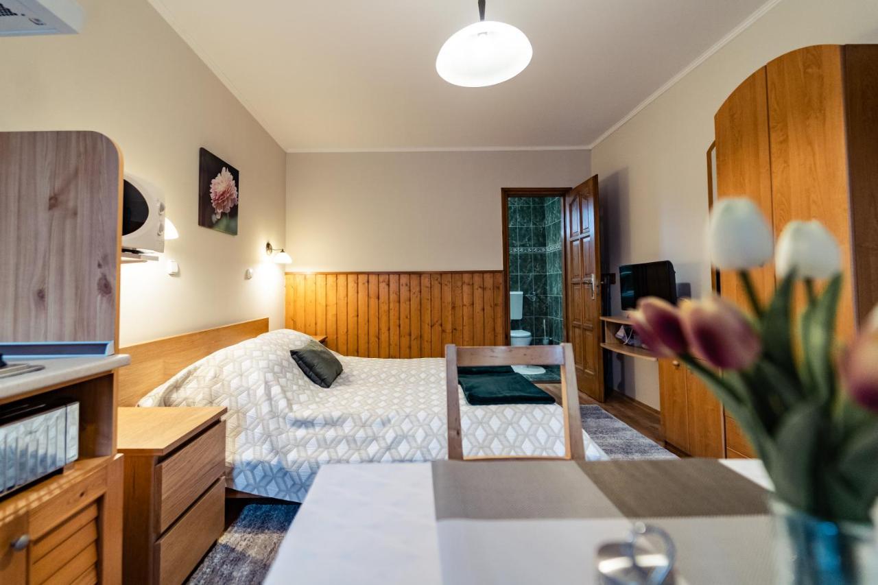 Estike Apartman Gyula Exterior photo