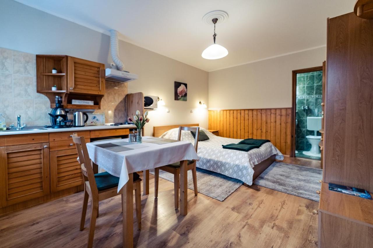 Estike Apartman Gyula Exterior photo